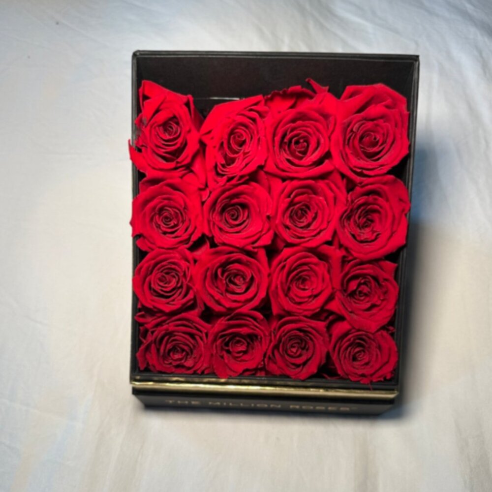 The Million Roses Square Box - Picture 4 of 4